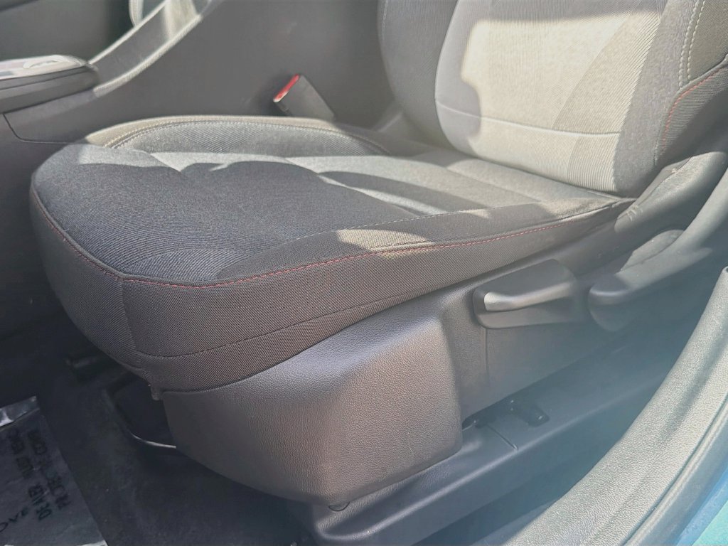Used 2025 Chevrolet Trax RS w/ Driver Confidence Package FWD image 21