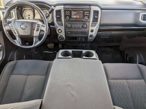 Used 2018 Nissan Titan SV image 14