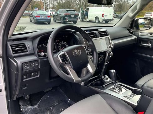 Used 2022 Toyota 4Runner SR5 Premium w/ Moonroof Package image 18