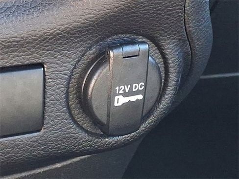 Used 2017 Jeep Wrangler Unlimited Sahara w/ Connectivity Group image 28