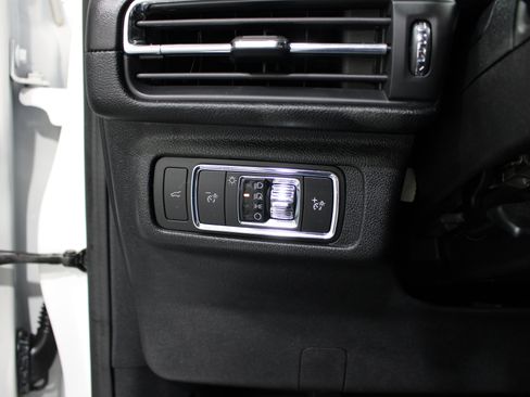 Used 2022 Lincoln Corsair AWD w/ Premium Package image 8
