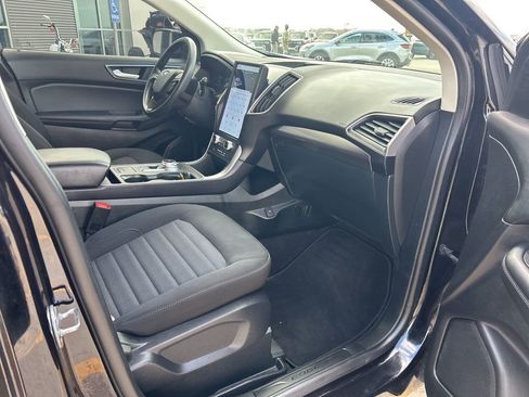 Used 2024 Ford Edge SE w/ Black Appearance Package image 10