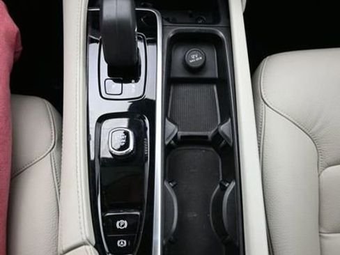 Used 2023 Volvo XC90 B5 Plus w/ Protection Package Premier AWD/4WD image 12