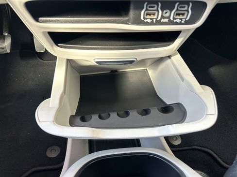 Used 2024 Chrysler Pacifica Touring-L image 39