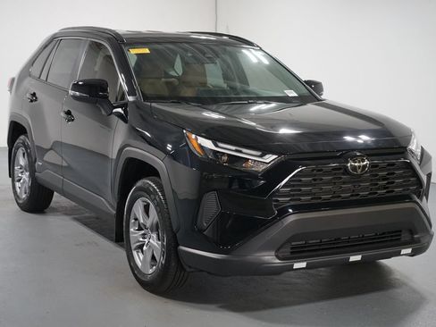 Certified 2025 Toyota RAV4 LE AWD/4WD image 3