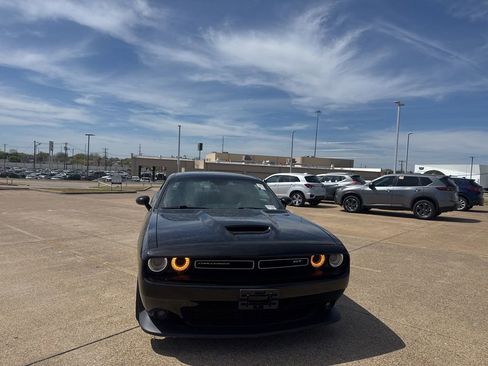 Used 2022 Dodge Challenger GT image 4