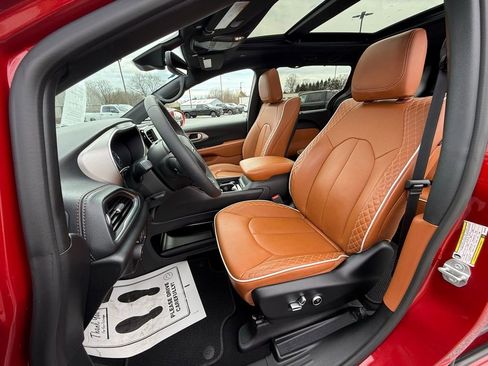 Used 2024 Chrysler Pacifica Pinnacle image 19