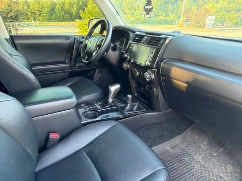 Used 2022 Toyota 4Runner TRD Off-Road Premium w/ TRD Black Wheel Package (TMS) AWD/4WD image 17