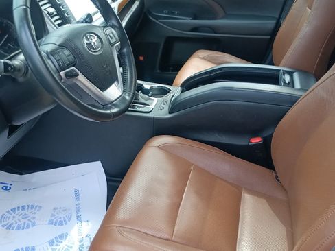 Used 2017 Toyota Highlander Limited AWD/4WD image 16