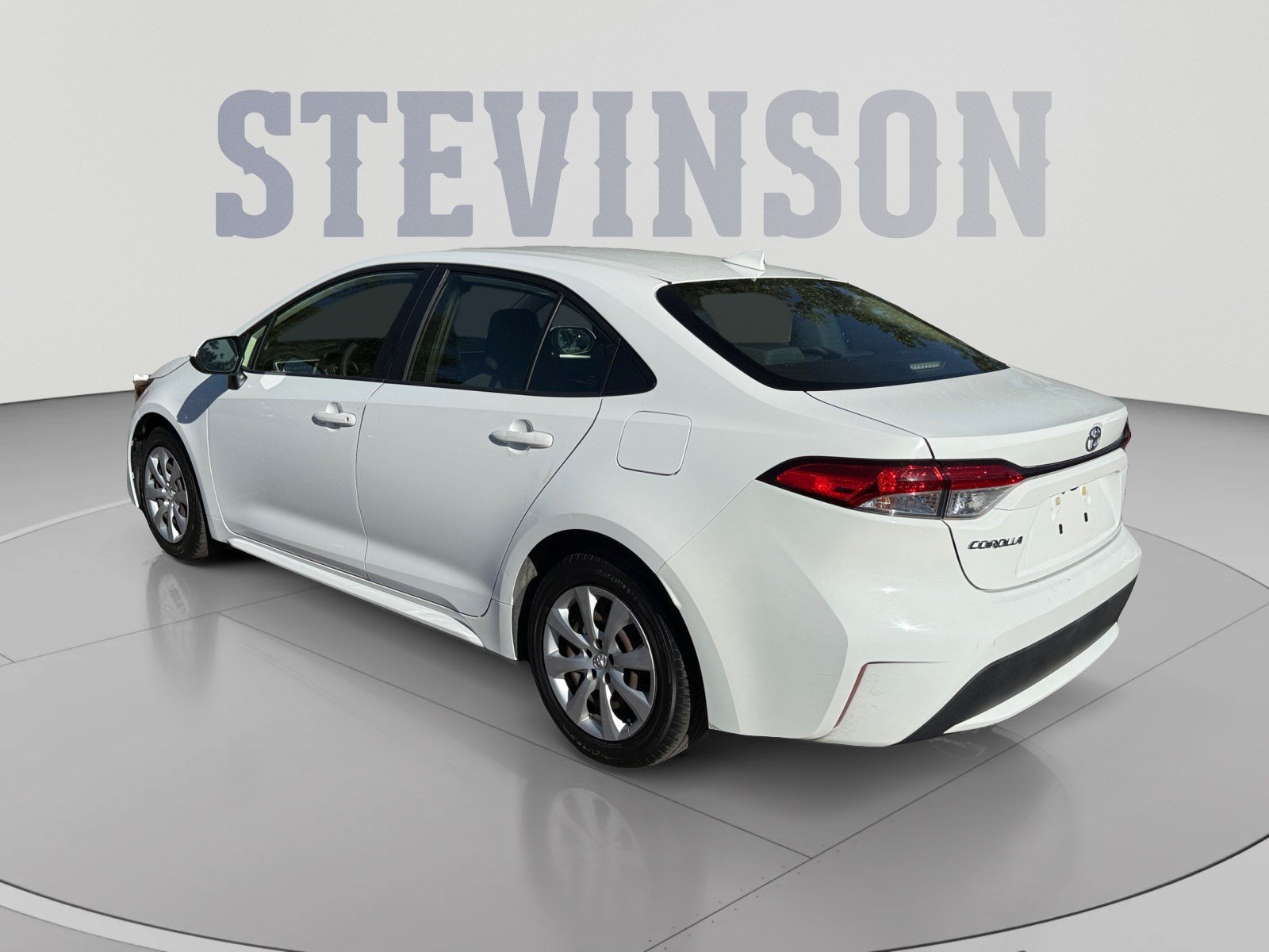Used 2020 Toyota Corolla LE FWD image 2