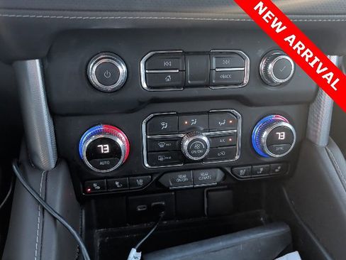 Used 2022 GMC Yukon XL SLT w/ SLT Luxury Package image 27