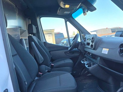 Used 2025 Mercedes-Benz Sprinter 2500 image 11
