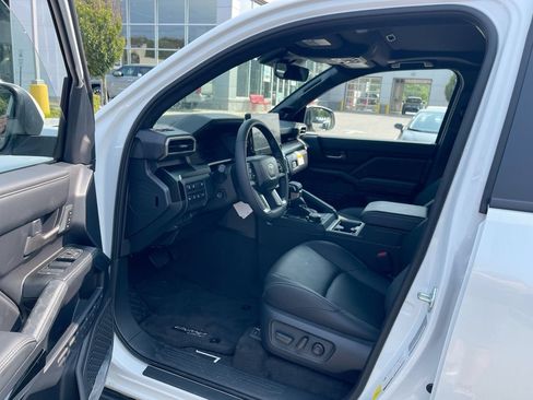 Used 2026 Toyota 4Runner Limited AWD/4WD image 11