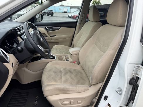 Used 2016 Nissan Rogue SV w/ SV Premium Package FWD image 9