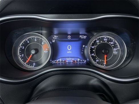 Used 2023 Jeep Cherokee Altitude Lux image 6