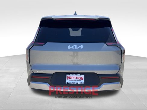Used 2024 Kia EV9 Light Long Range RWD image 8