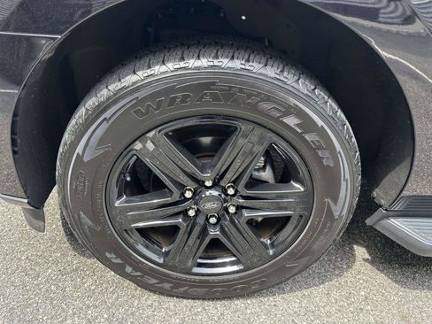Certified 2020 Ford Expedition XLT w/ Black Accent Package AWD/4WD image 8