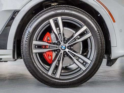 Used 2022 BMW X7 xDrive40i w/ M Sport Package AWD/4WD image 16