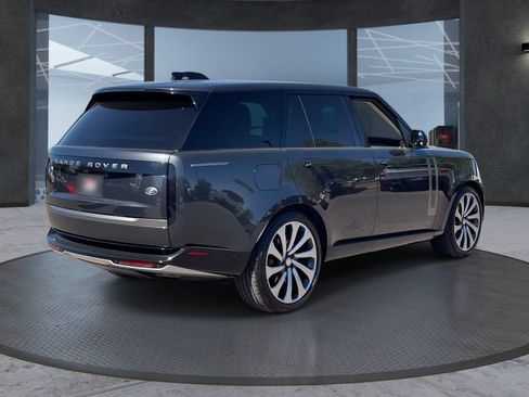 Used 2023 Land Rover Range Rover SE AWD/4WD image 6