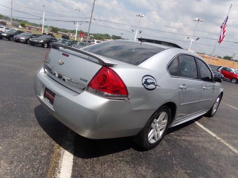 Used 2011 Chevrolet Impala LT w/ Luxury Edition Package FWD image 4