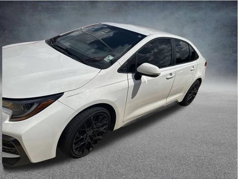Used 2022 Toyota Corolla SE FWD image 2