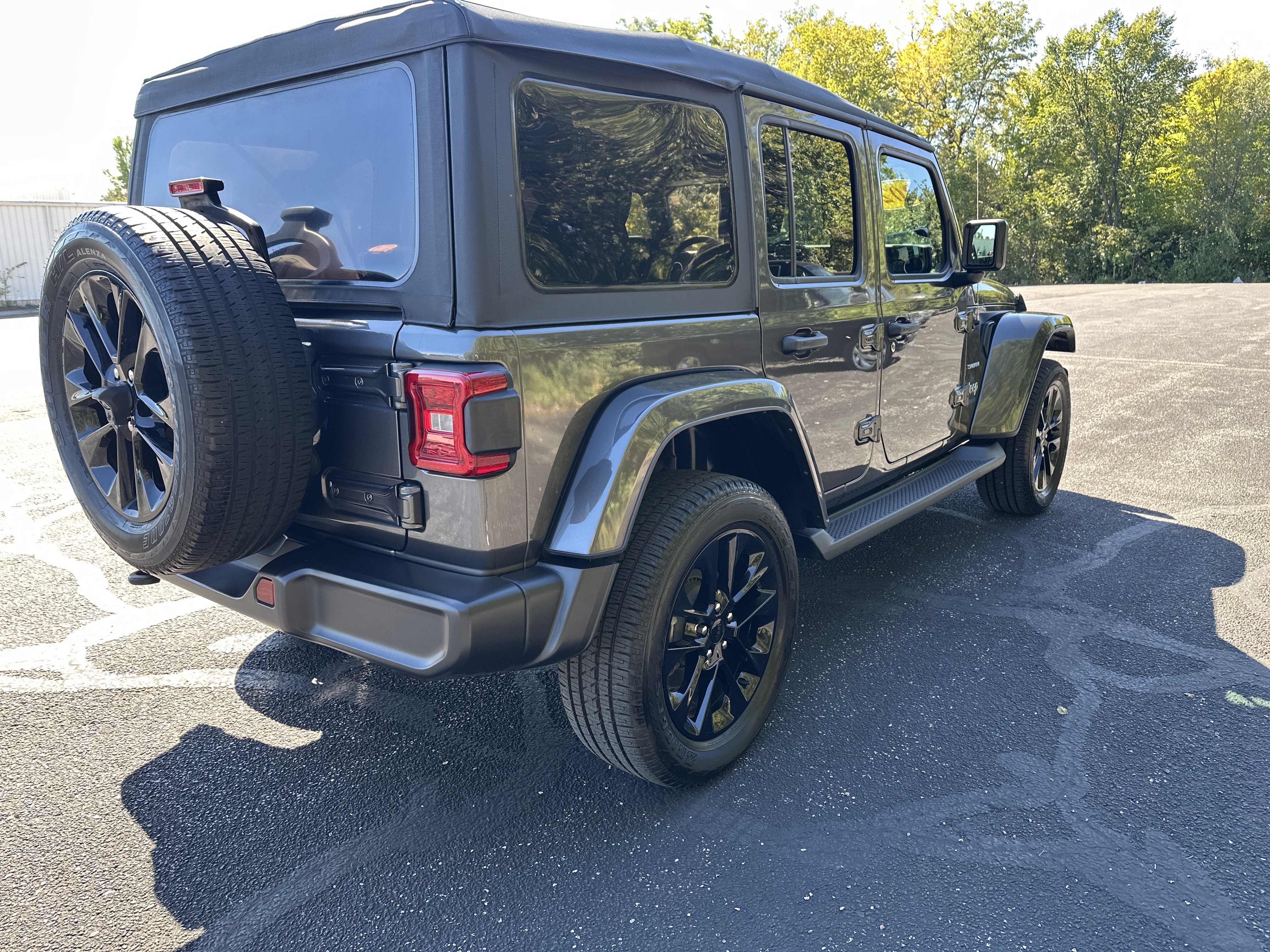 Used 2021 Jeep Wrangler Unlimited Sahara w/ Cold Weather Group AWD/4WD image 7