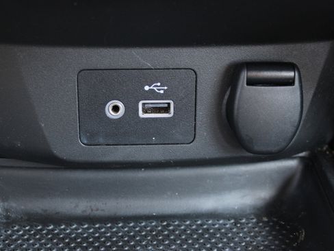 Used 2018 Nissan Rogue S image 16