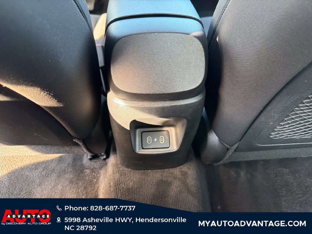 Used 2025 Hyundai Elantra SEL FWD image 33