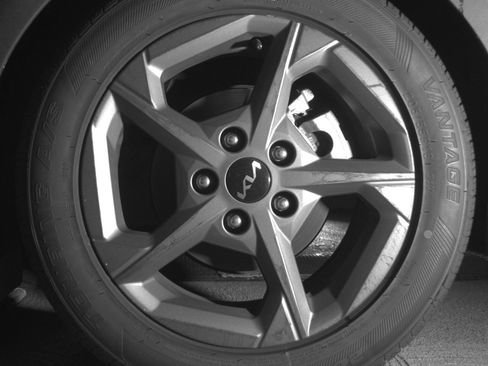 Used 2025 Kia K4 LXS image 14