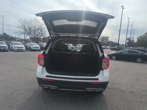 Used 2020 Ford Explorer XLT w/ Equipment Group 202A image 16