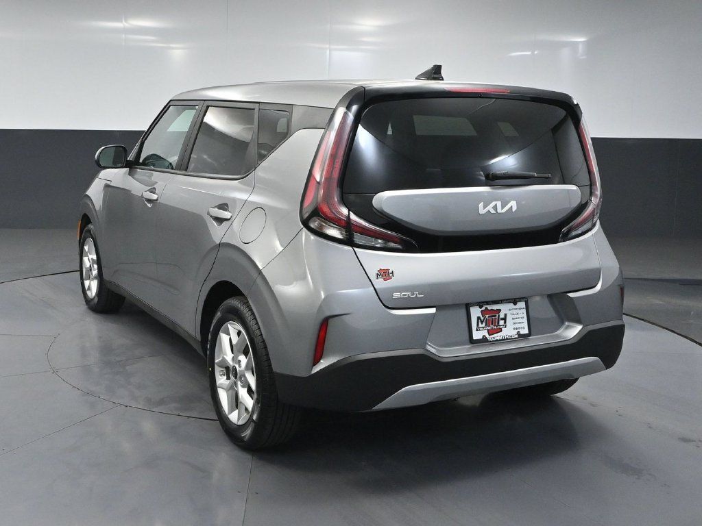Used 2023 Kia Soul LX w/ LX Technology Package FWD image 6