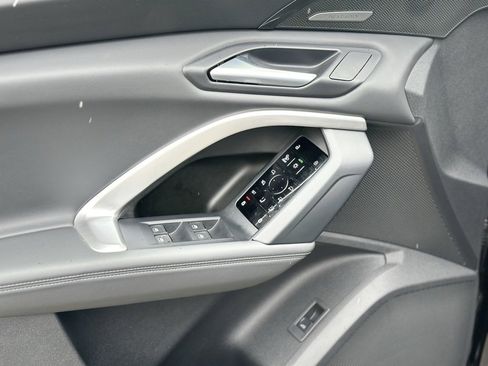 Certified 2025 Audi Q5 2.0T Premium Plus w/ Premium Plus image 23