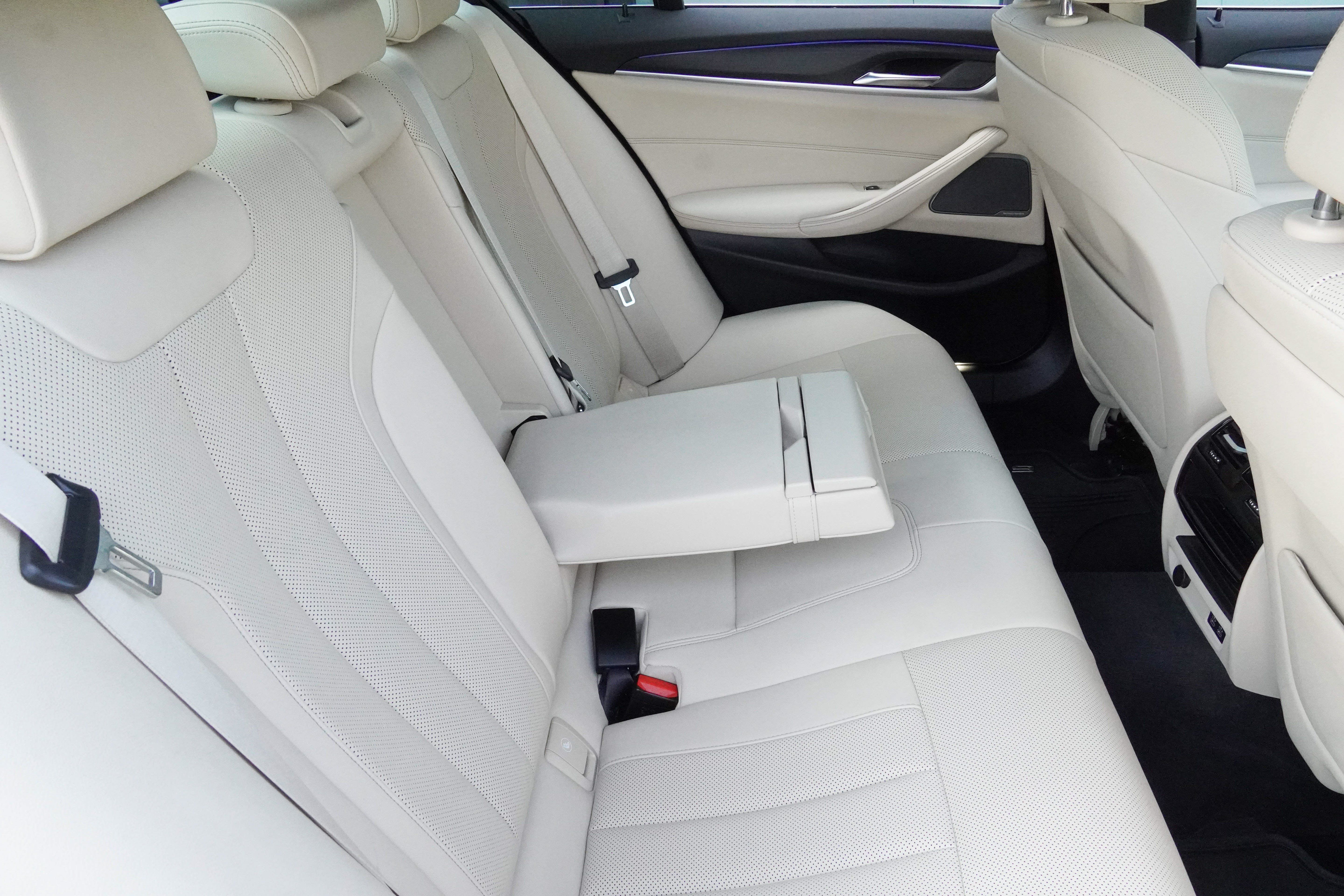 Used 2023 BMW 530i w/ Premium Package RWD image 36