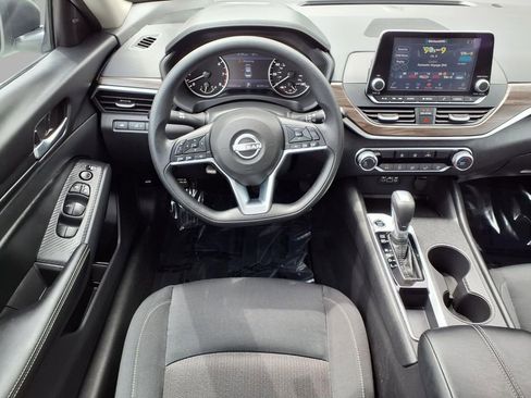 Certified 2025 Nissan Altima 2.5 SV FWD image 4