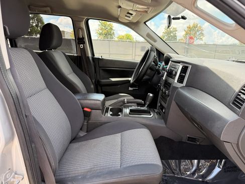 Used 2010 Jeep Grand Cherokee Laredo AWD/4WD image 18