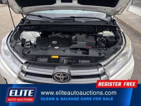 Used 2018 Toyota Highlander XLE AWD/4WD image 19
