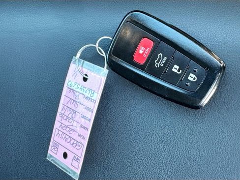 Used 2024 Toyota RAV4 XLE Premium image 38