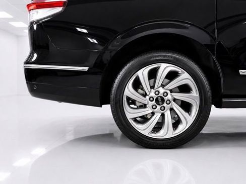 Used 2022 Lincoln Navigator L Reserve AWD/4WD image 11