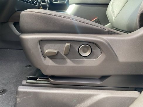 New 2026 GMC Sierra 1500 SLT image 12