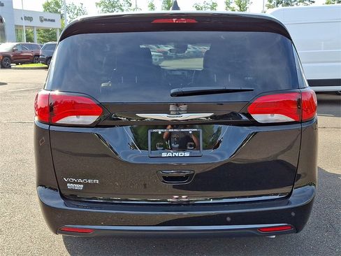 New 2026 Chrysler Voyager LX image 5
