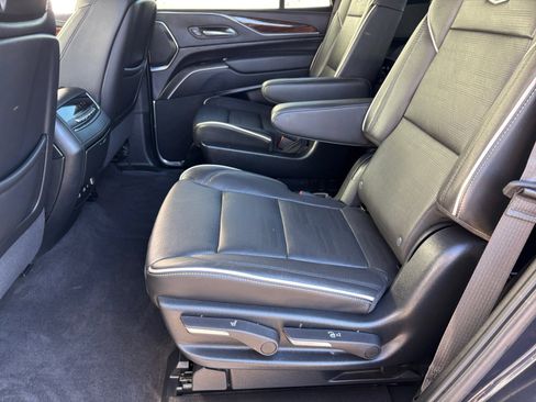 Used 2024 Cadillac Escalade Premium Luxury image 17