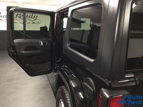 Used 2022 Jeep Wrangler Unlimited Sahara w/ Cold Weather Group AWD/4WD image 32