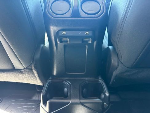 Used 2021 Jeep Gladiator Sport AWD/4WD image 17