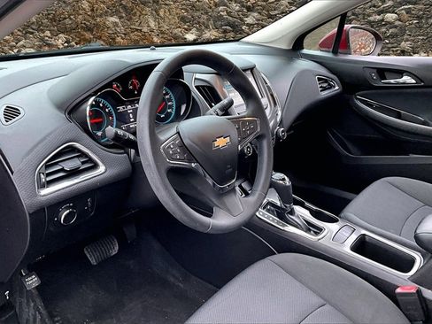 Used 2018 Chevrolet Cruze LT image 11