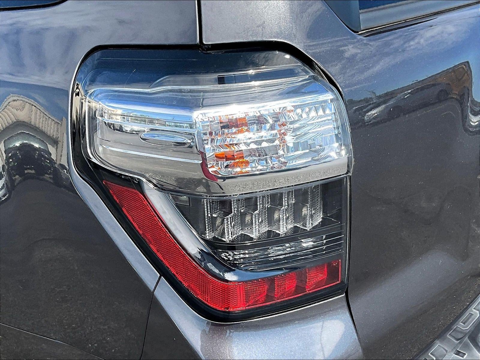 Used 2020 Toyota 4Runner SR5 AWD/4WD image 23