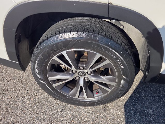 Used 2019 Toyota Highlander LE FWD image 16