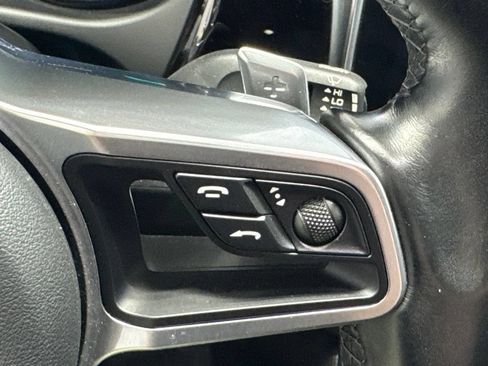 Used 2021 Porsche Macan w/ Premium Package AWD/4WD image 16