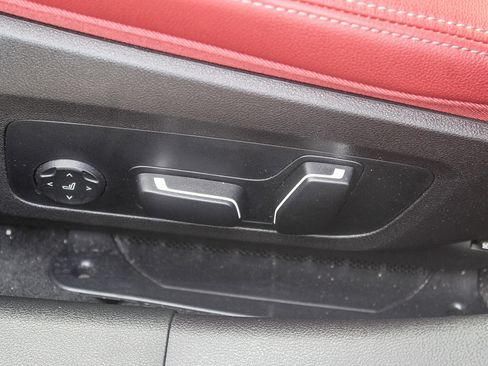 Certified 2025 BMW 330i Sedan image 21