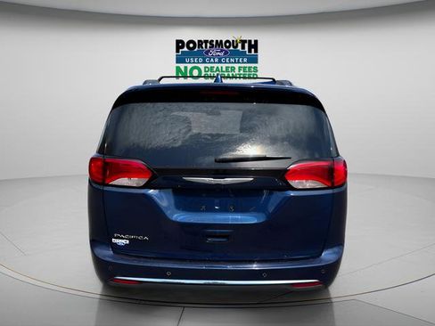 Used 2017 Chrysler Pacifica Touring-L FWD image 12