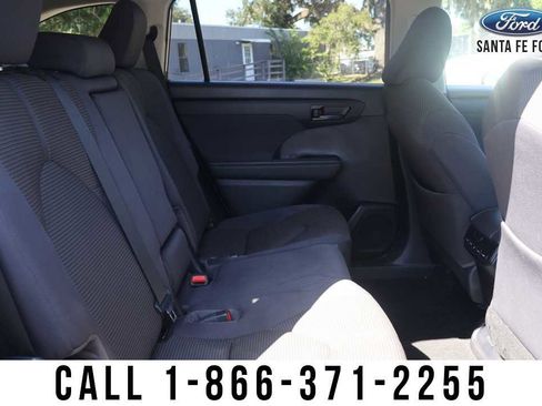 Used 2023 Toyota Highlander Platinum image 32